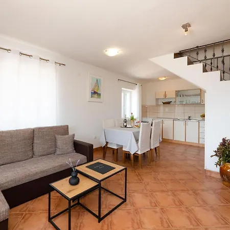 House Marina Dom wakacyjny Postira